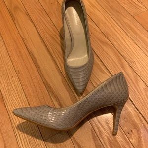 LIKE NEW CALVIN KLEIN SNAKE SKIN PUMPS